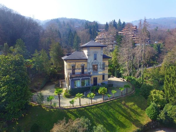 casa indipendente in vendita a Stresa