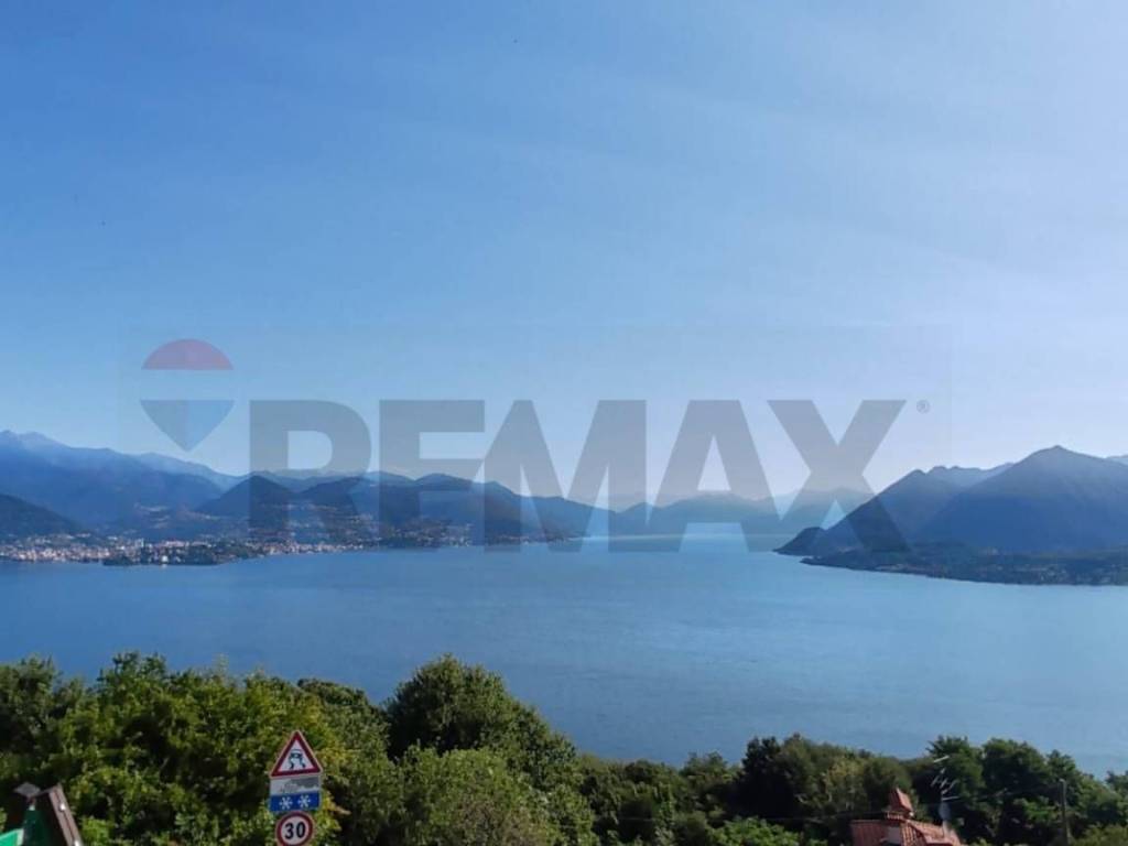 casa indipendente in vendita a Stresa in zona Brisino