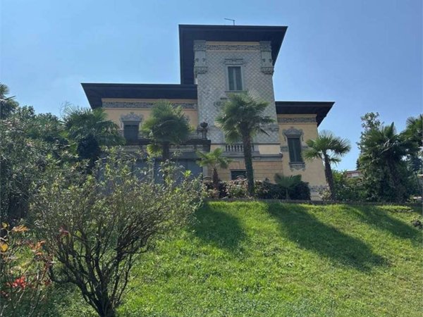 casa indipendente in vendita a Stresa