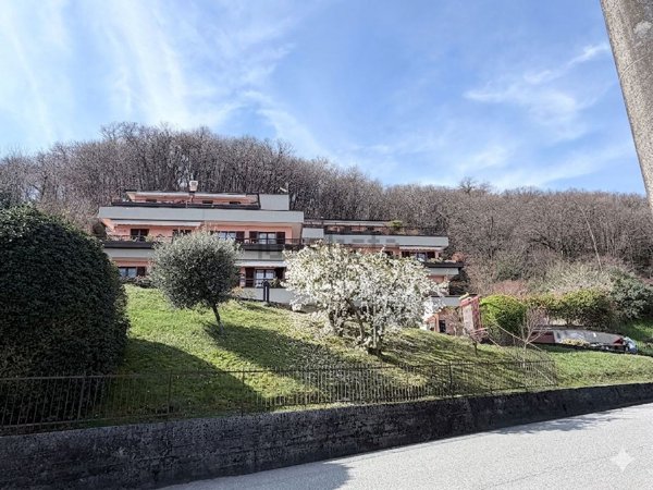 appartamento in vendita a Stresa in zona Carciano