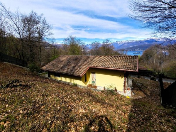casa indipendente in vendita a Stresa in zona Brisino