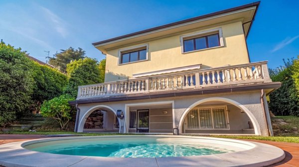 casa indipendente in vendita a Stresa