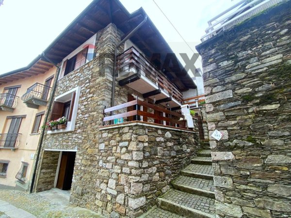 casa indipendente in vendita a Stresa in zona Levo