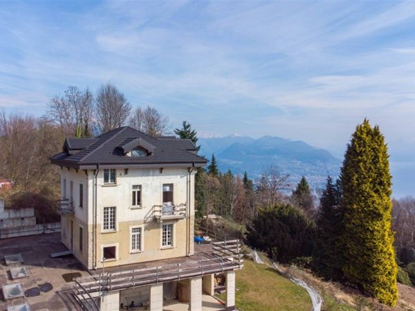 casa indipendente in vendita a Stresa in zona Alpino