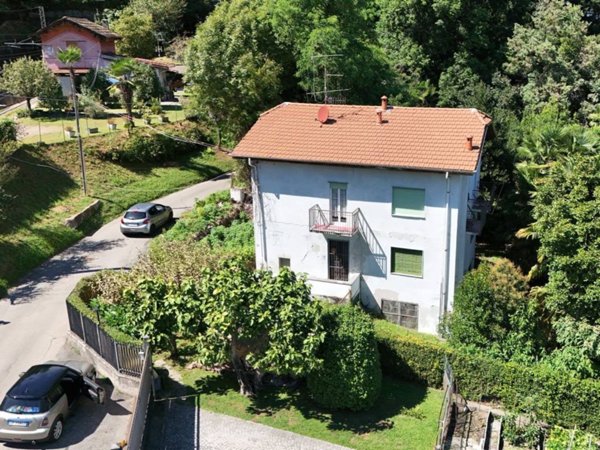 casa indipendente in vendita a Stresa in zona Carciano