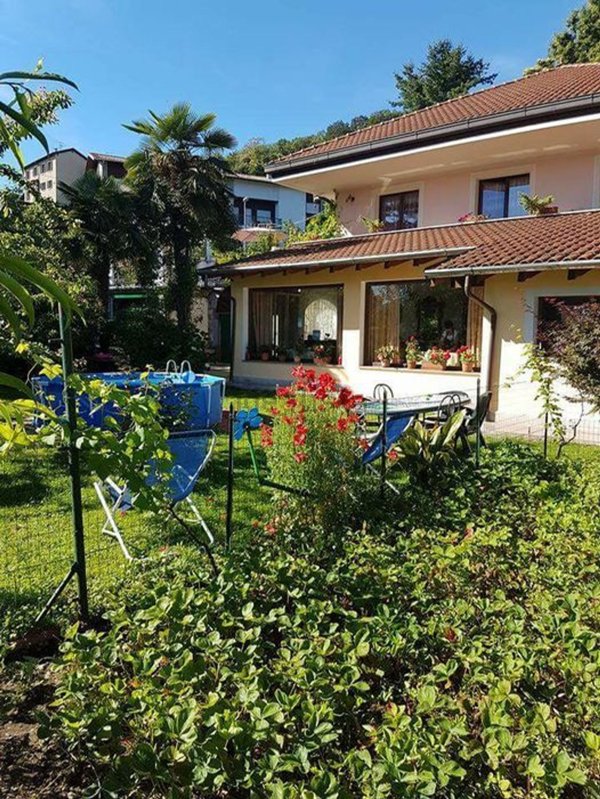 casa indipendente in vendita a Stresa in zona Brisino