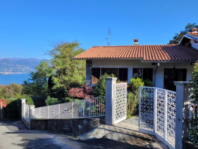 casa indipendente in vendita a Stresa in zona Magognino