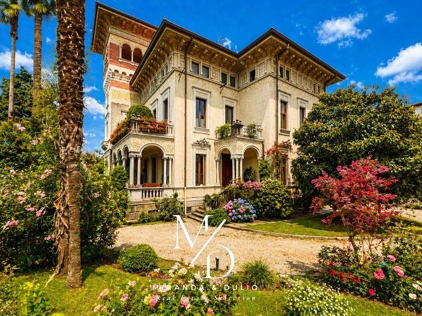 casa indipendente in vendita a Stresa in zona Isola Bella