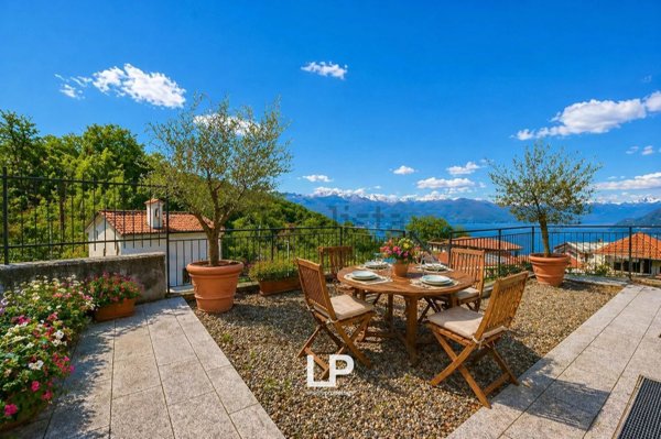 appartamento in vendita a Stresa in zona Magognino
