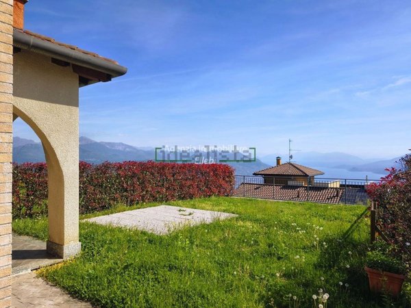 casa indipendente in vendita a Stresa in zona Levo