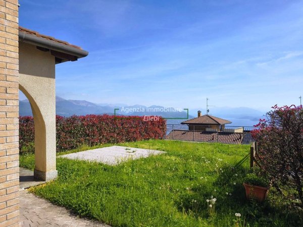 casa indipendente in vendita a Stresa in zona Levo