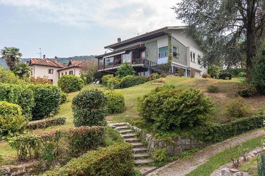 casa indipendente in vendita a Stresa in zona Carciano