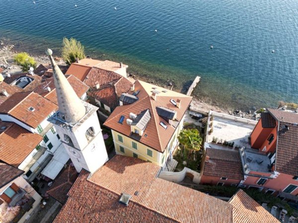 casa indipendente in vendita a Stresa in zona Isola Bella