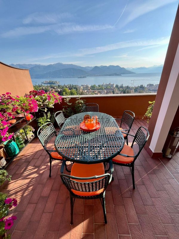 appartamento in vendita a Stresa in zona Carciano