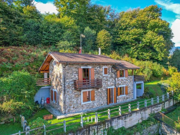 casa indipendente in vendita a Stresa in zona Brisino