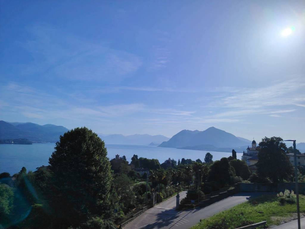 appartamento in vendita a Stresa in zona Carciano