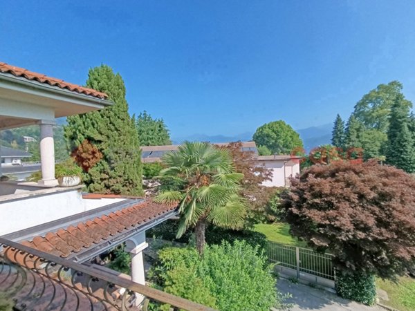 casa indipendente in vendita a Stresa in zona Carciano