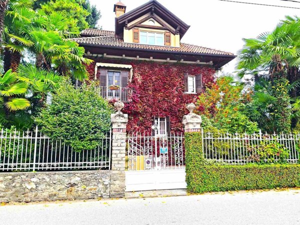 casa indipendente in vendita a Stresa in zona Carciano