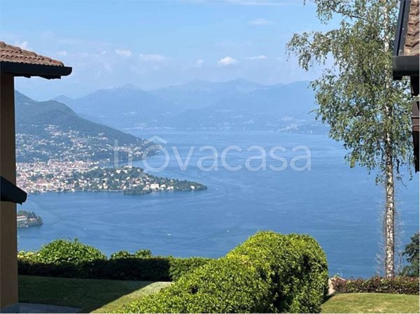 casa indipendente in vendita a Stresa in zona Levo