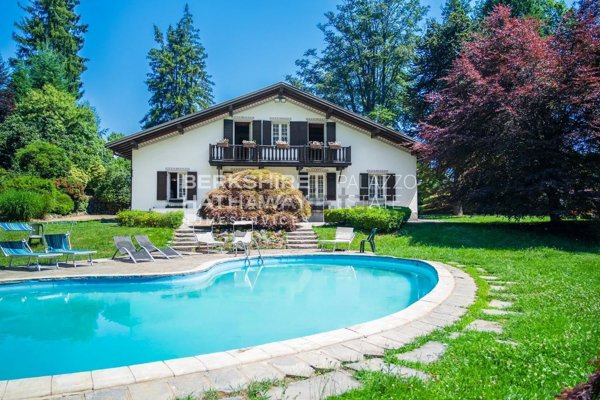 casa indipendente in vendita a Stresa in zona Alpino
