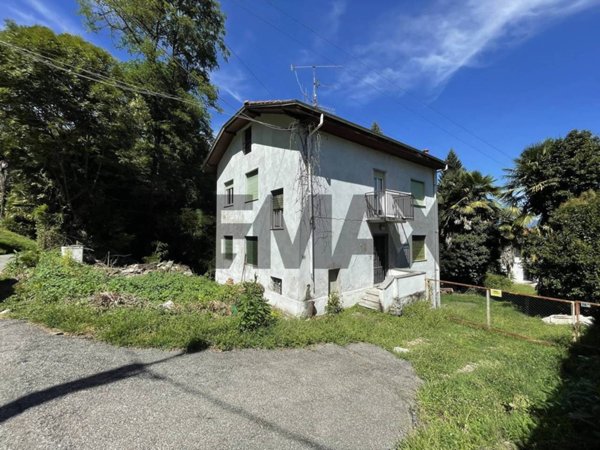 casa indipendente in vendita a Stresa in zona Carciano