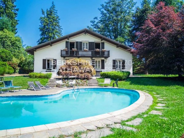 casa indipendente in vendita a Stresa in zona Alpino