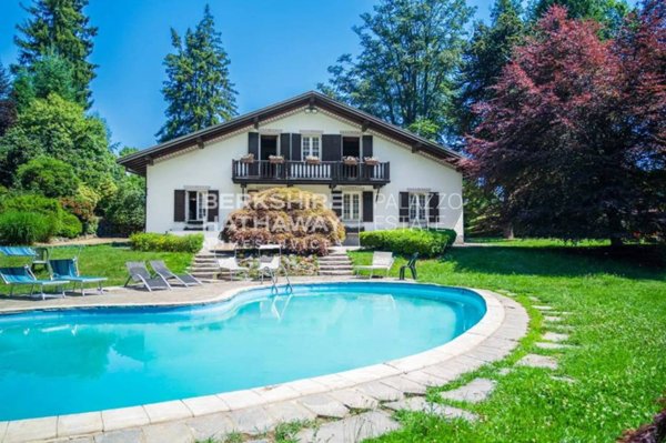casa indipendente in vendita a Stresa in zona Alpino
