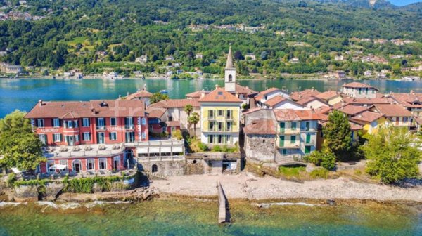 casa indipendente in vendita a Stresa in zona Isola Bella