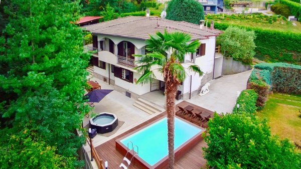casa indipendente in vendita a Stresa in zona Magognino