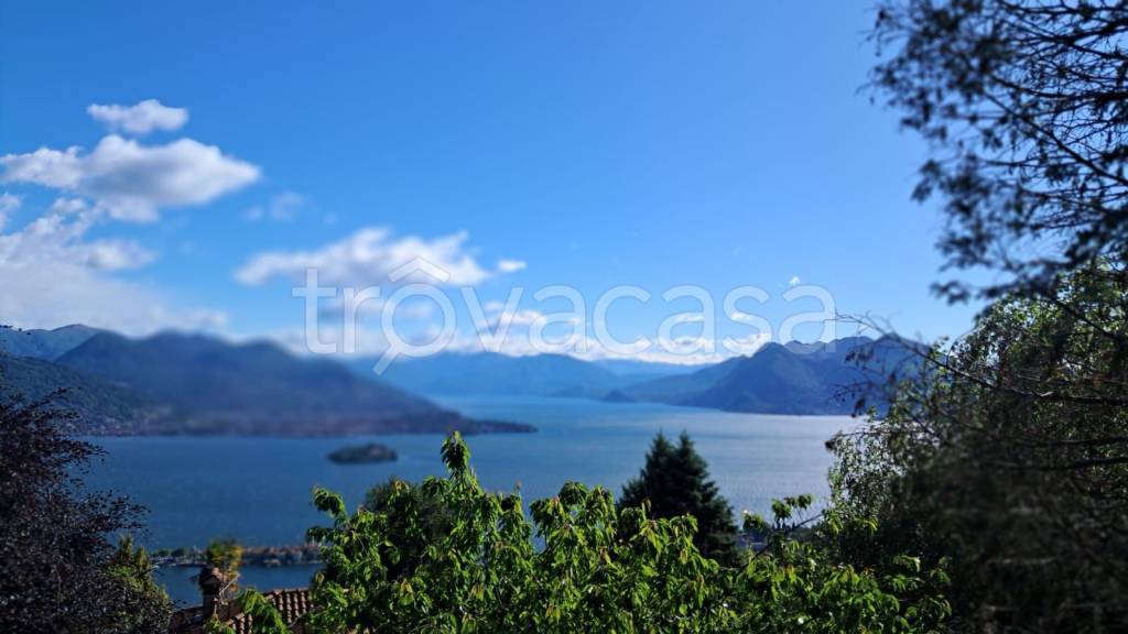 casa indipendente in vendita a Stresa in zona Someraro
