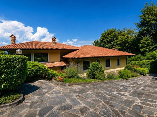 casa indipendente in vendita a Stresa