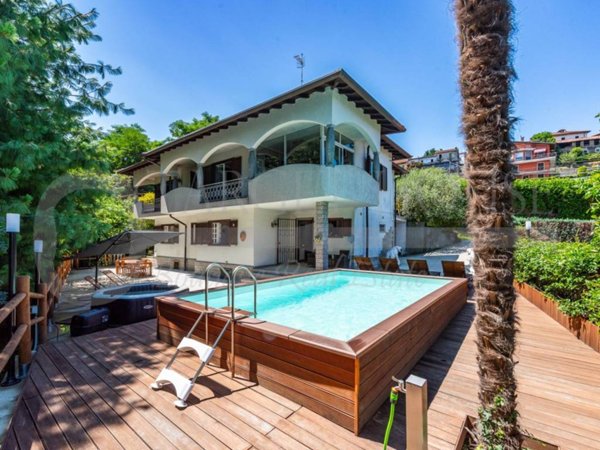 casa indipendente in vendita a Stresa in zona Magognino