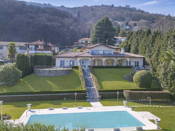 casa indipendente in vendita a Stresa in zona Carciano