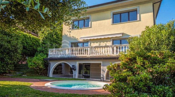 casa indipendente in vendita a Stresa