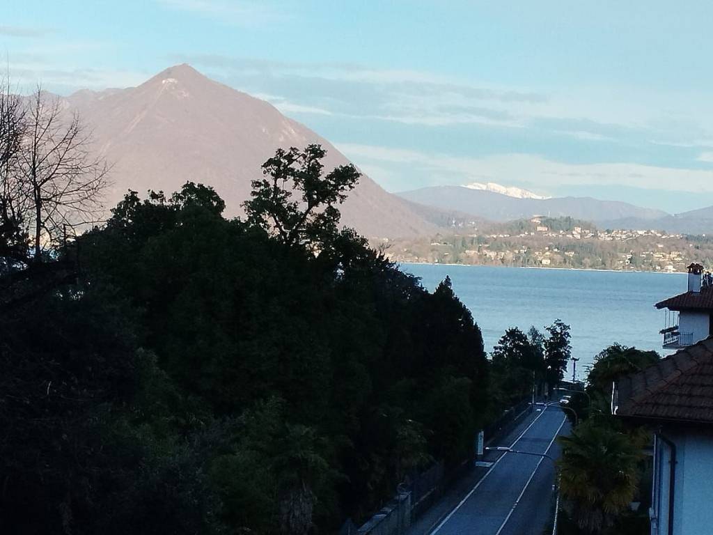 appartamento in vendita a Stresa in zona Carciano