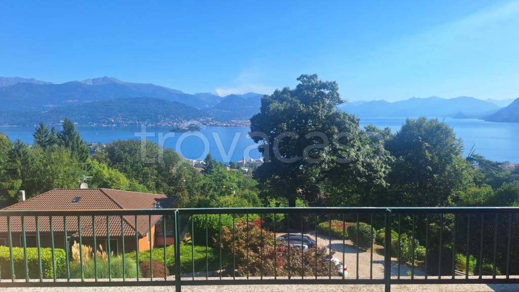 appartamento in vendita a Stresa in zona Carciano
