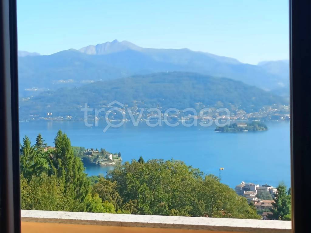 appartamento in vendita a Stresa in zona Carciano