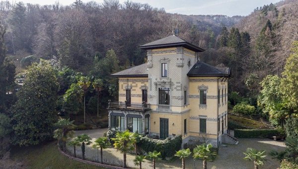 casa indipendente in vendita a Stresa in zona Carciano