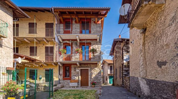 casa indipendente in vendita a Stresa in zona Someraro