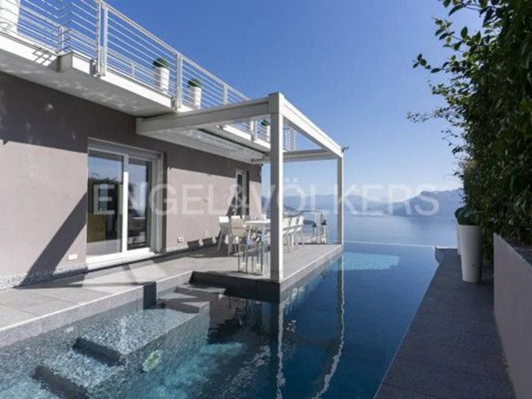 casa indipendente in vendita a Stresa in zona Levo