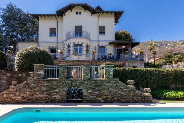 casa indipendente in vendita a Stresa in zona Carciano