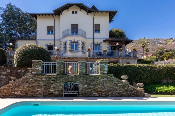 casa indipendente in vendita a Stresa in zona Carciano