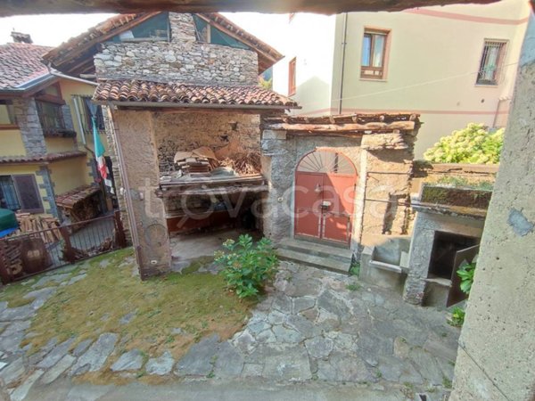 casa indipendente in vendita a Stresa in zona Brisino