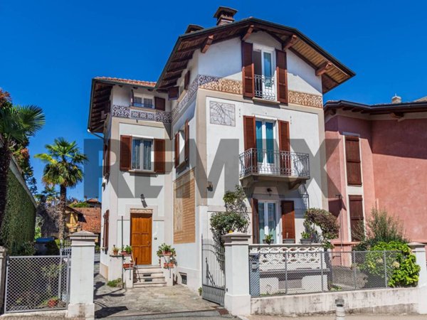 casa indipendente in vendita a Stresa