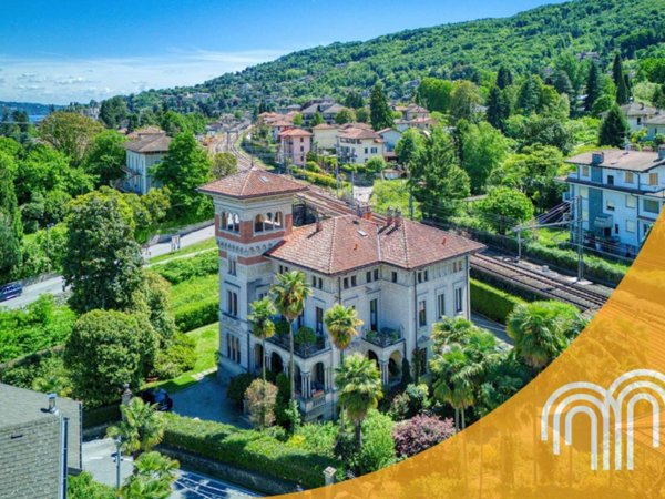 casa indipendente in vendita a Stresa in zona Carciano