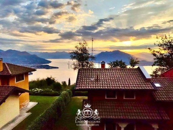 casa indipendente in vendita a Stresa in zona Levo