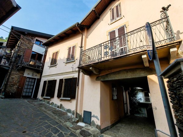casa indipendente in vendita a Stresa in zona Someraro
