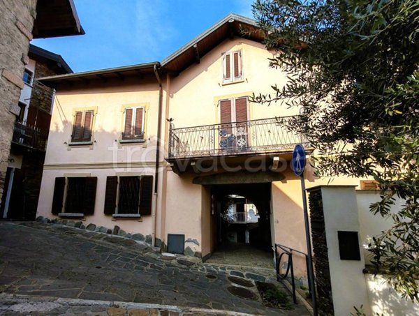 casa indipendente in vendita a Stresa in zona Someraro