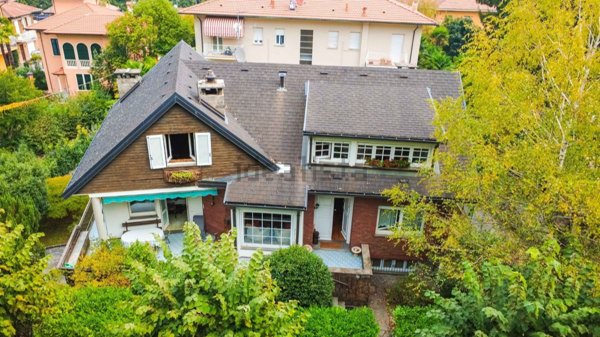 casa indipendente in vendita a Stresa in zona Carciano