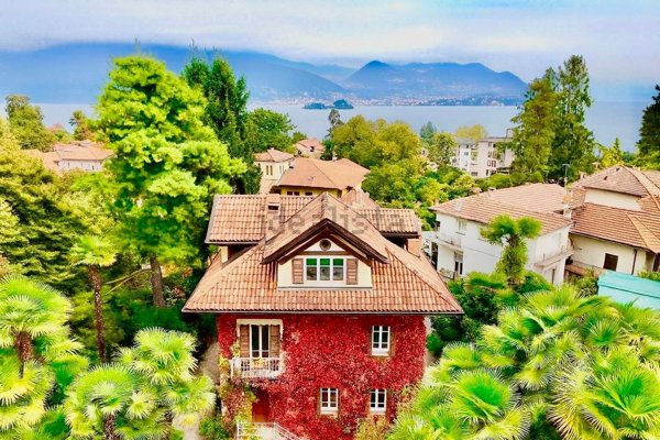 casa indipendente in vendita a Stresa in zona Carciano